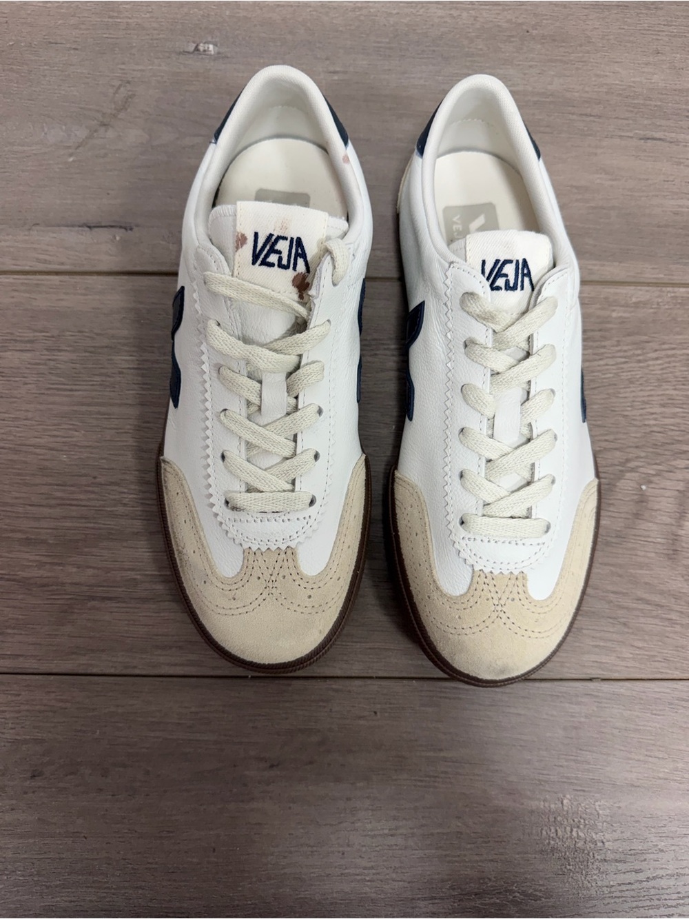 Used women Veja Volley Leather Sneakers size 7 - Picture 4 of 10
